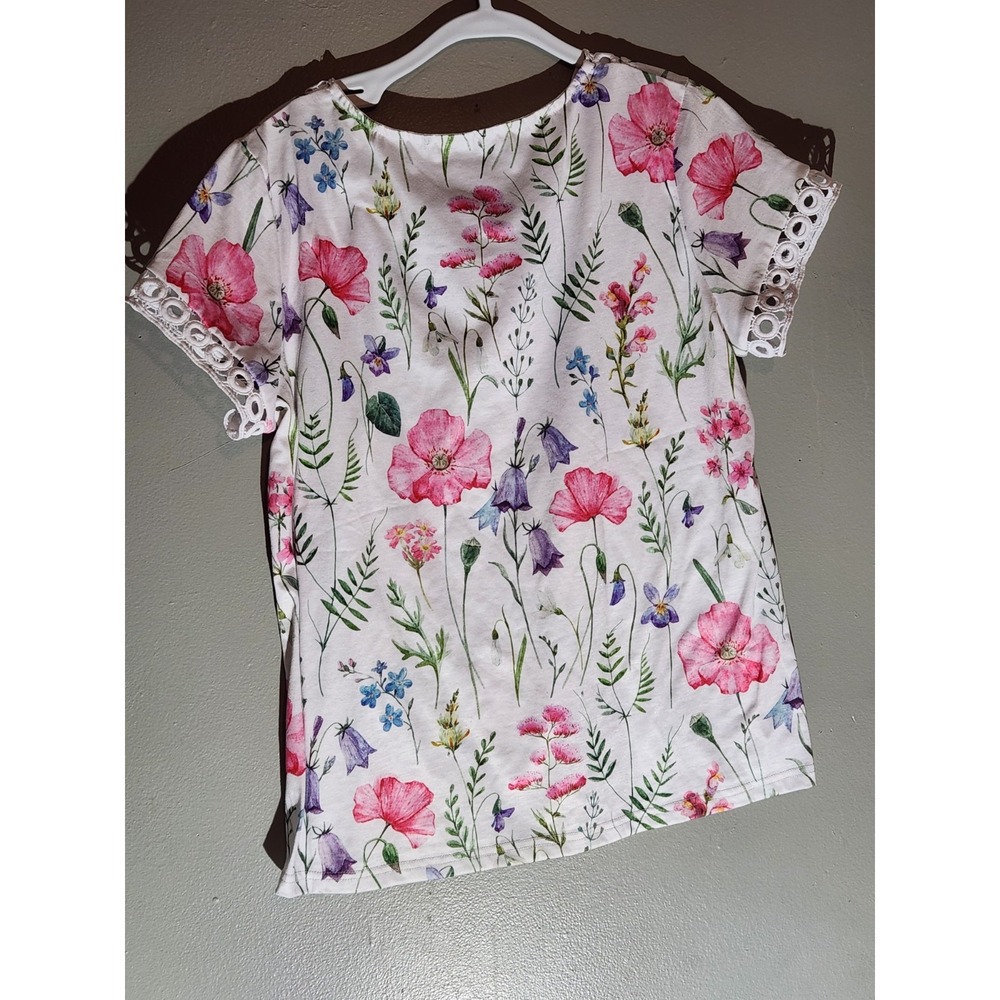 Fashion Magazine Exclusive Floral Women's Top (Size Medium)